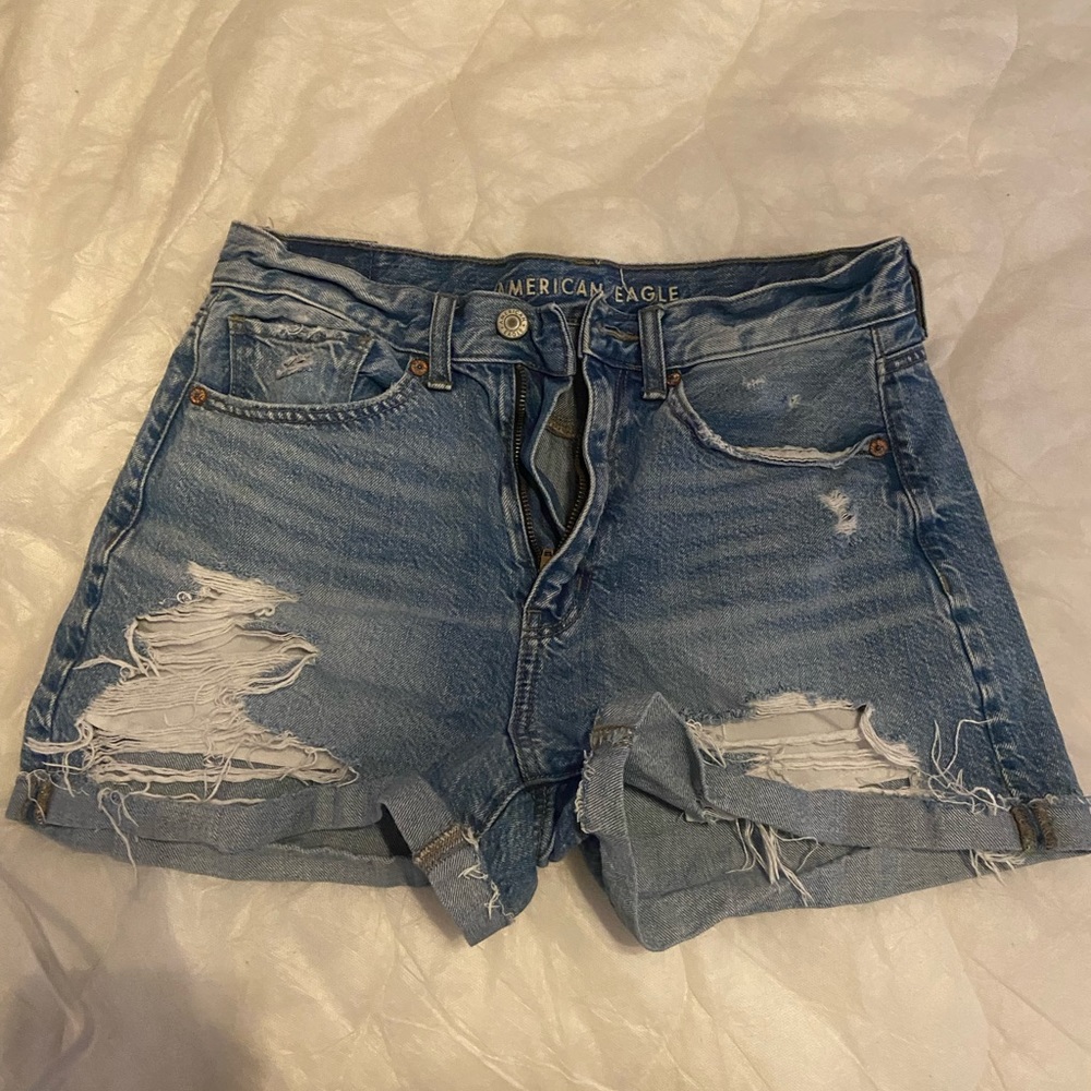 Size 6 American Eagle light wash jean shorts, never worn